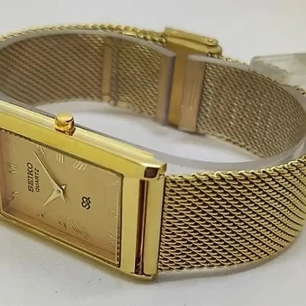 Vintage Style Seiko Quartz Mens Gold Watch & Gold accents W/ Metal Strap - Picture 5 of 5